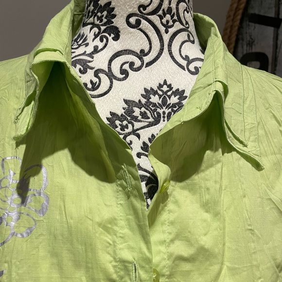 Chartreuse colored blouse with grey stenciling on front, one sleeve and back - Picture 2 of 11